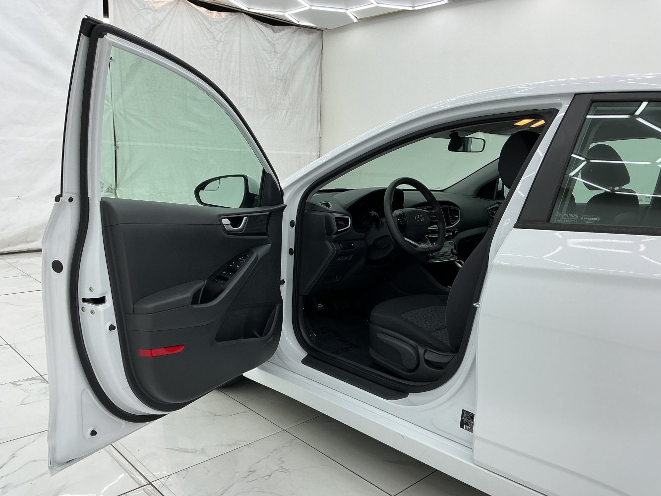 Used 2018 Hyundai Ioniq Blue FWD image 16