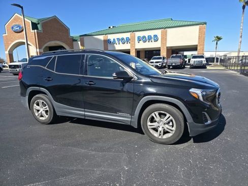 Used 2020 GMC Terrain SLE w/ Driver Convenience Package image 2
