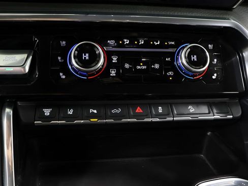 Used 2025 GMC Sierra 2500 Denali w/ Denali Reserve Package image 11