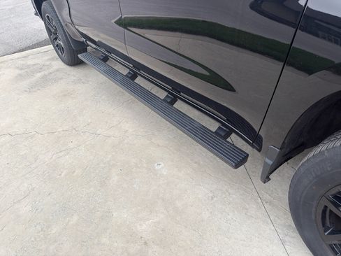 Used 2023 Chevrolet Silverado 1500 Custom AWD/4WD image 6