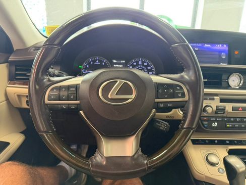 Used 2017 Lexus ES 350 w/ Luxury Package FWD image 51