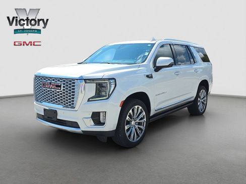 Used 2021 GMC Yukon Denali w/ Denali Premium Package AWD/4WD image 3