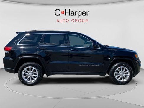 Used 2022 Jeep Grand Cherokee Laredo X AWD/4WD image 2