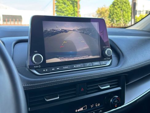 Used 2025 Nissan Rogue SV FWD image 25
