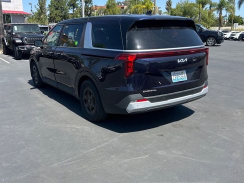 Used 2025 Kia Carnival image 6