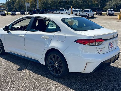 Used 2023 Toyota Corolla SE image 6
