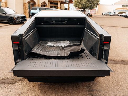 Used 2024 Tesla Cybertruck AWD Crew Cab image 33