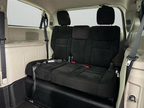 Used 2016 Dodge Grand Caravan SE w/ Quick Order Package 29E SE FWD image 17