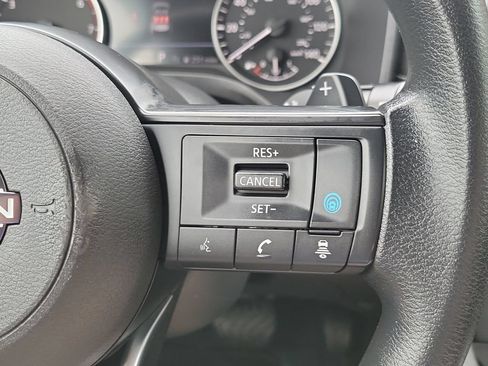 Used 2024 Nissan Rogue SV FWD image 15