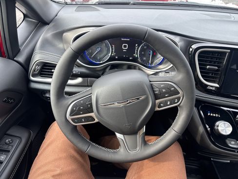 New 2026 Chrysler Pacifica Select image 14