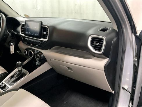 Used 2023 Hyundai Venue SEL image 13