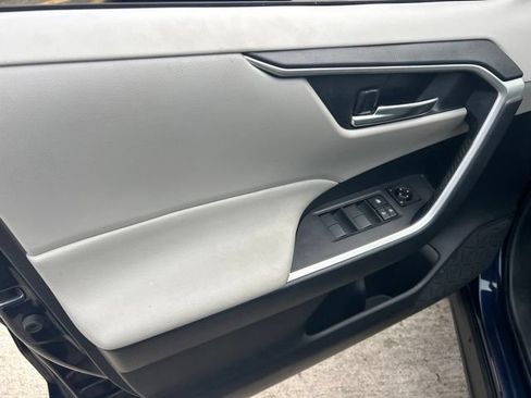 Used 2019 Toyota RAV4 XLE FWD image 23
