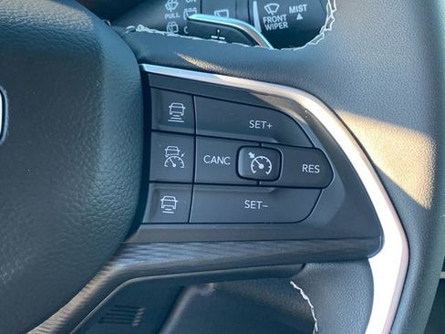 Used 2023 Jeep Grand Cherokee L Laredo image 31