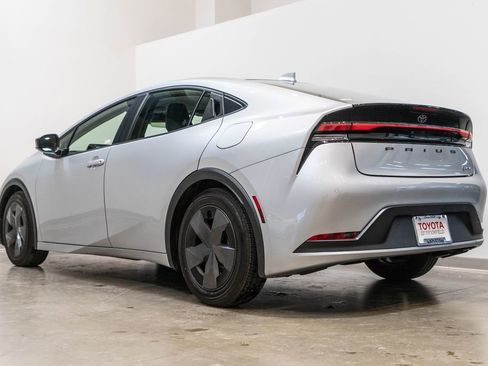 Used 2025 Toyota Prius LE image 7