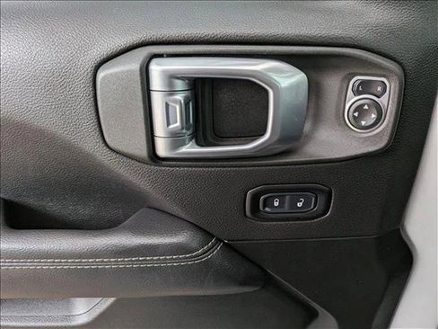 Used 2022 Jeep Wrangler Unlimited Sahara w/ Cold Weather Group AWD/4WD image 15