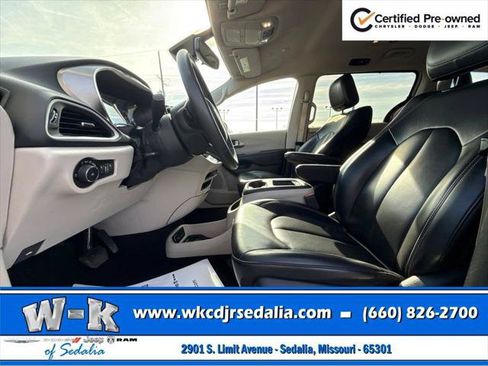 Certified 2023 Chrysler Pacifica Touring-L FWD image 17