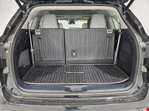 Used 2022 Toyota Highlander XLE AWD/4WD image 16