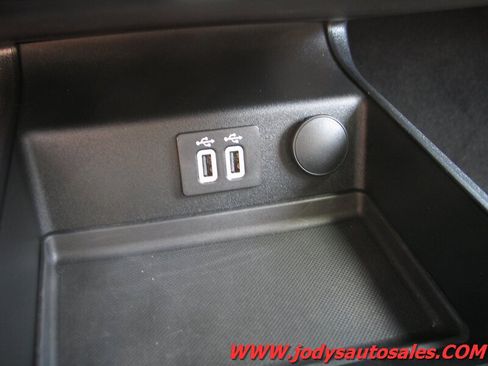 Used 2020 Ford Fusion SE FWD image 23