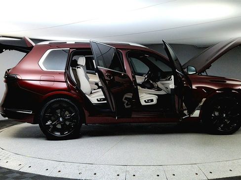 Used 2025 BMW X7 xDrive40i image 12