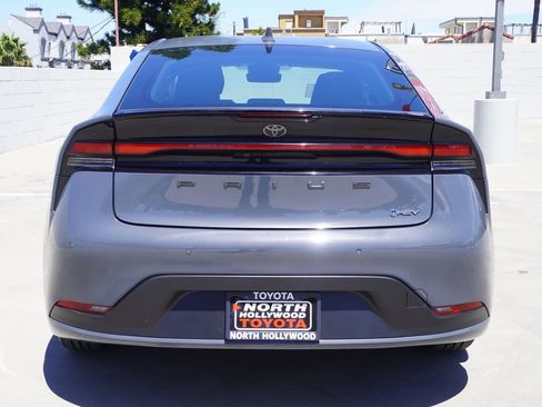 Certified 2023 Toyota Prius LE FWD image 6
