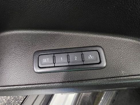 Used 2018 Chevrolet Tahoe Premier AWD/4WD image 28