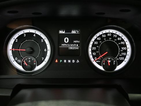 Used 2022 RAM 1500 Tradesman w/ Chrome Plus Package RWD image 27