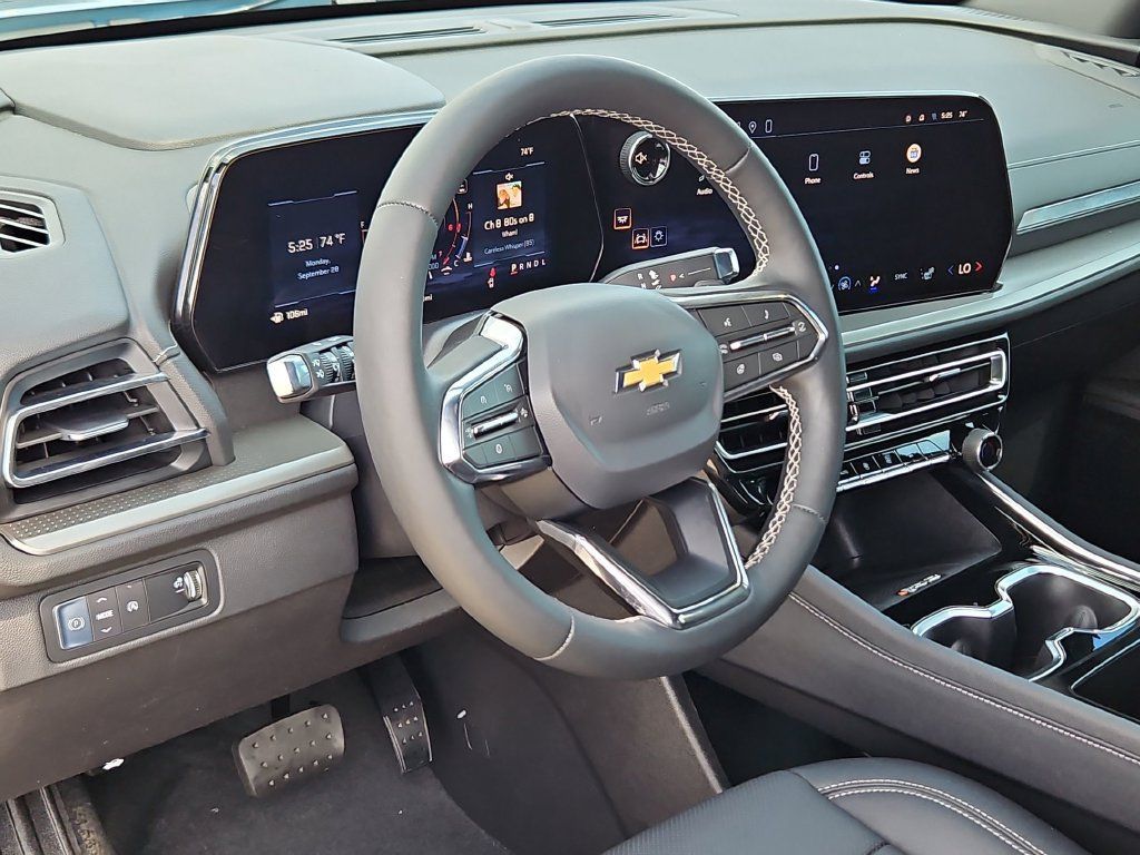 Used 2025 Chevrolet Traverse LT w/ Driver Confidence Package FWD image 10