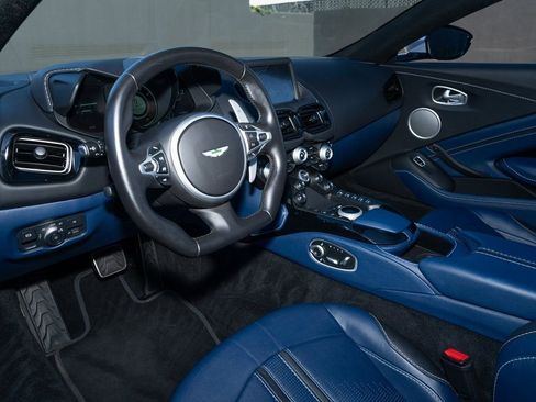 Used 2023 Aston Martin V8 Vantage Roadster RWD image 17