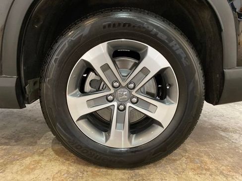 Used 2025 Honda Pilot EX-L image 29