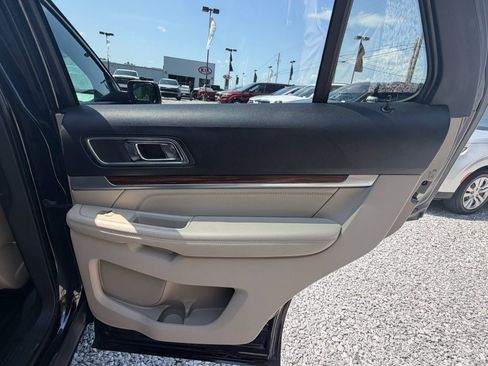Used 2019 Ford Explorer Limited w/ Ford Safe & Smart Package FWD image 18