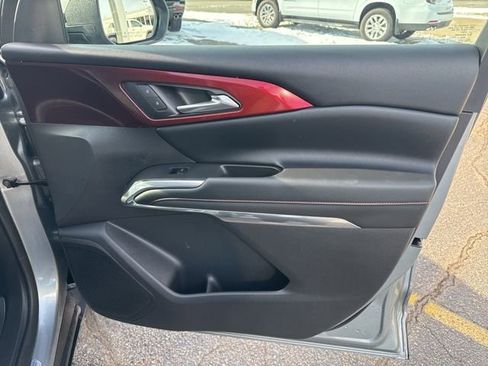 Used 2025 Chevrolet Traverse Z71 w/ Driver Confidence Package image 17