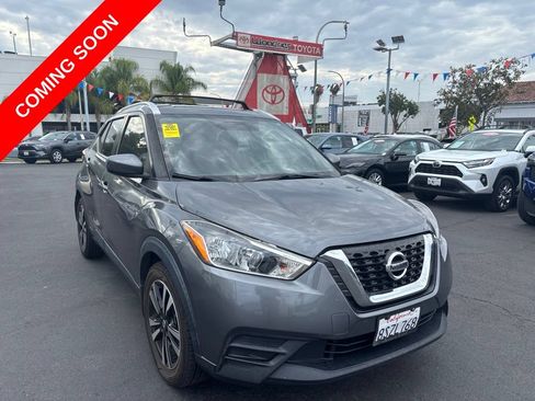 Used 2019 Nissan Kicks SV w/ Exterior Package FWD image 2