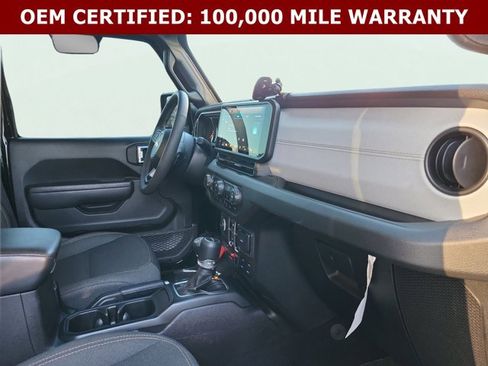 Certified 2025 Jeep Gladiator Sport AWD/4WD image 23