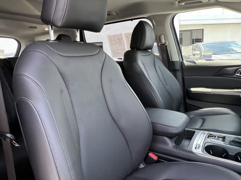 Certified 2026 Kia Carnival SX w/ SX Dark Edition Package FWD image 17