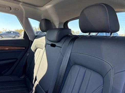 Used 2023 Audi Q5 2.0T Premium w/ Convenience Package image 12