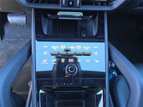 Used 2024 Porsche Cayenne image 29