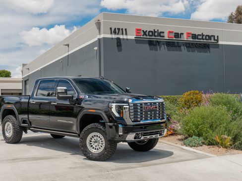 Used 2025 GMC Sierra 2500 Denali w/ Denali Reserve Package AWD/4WD image 1