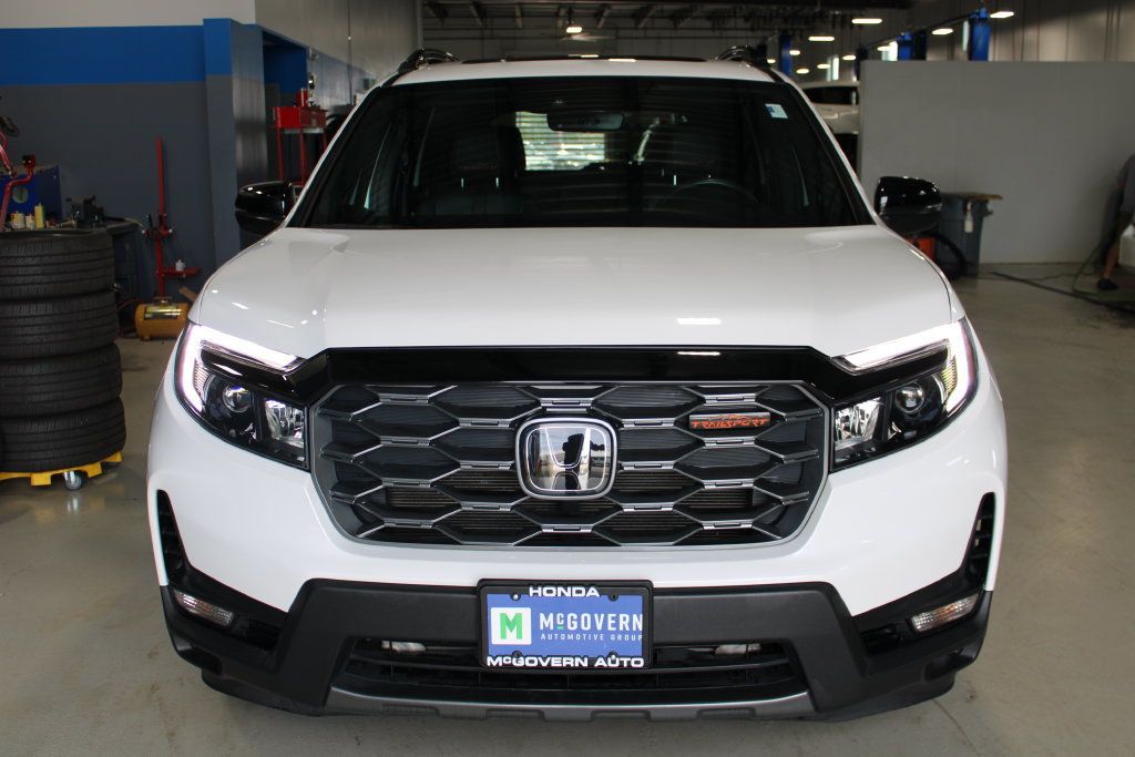 Used 2022 Honda Passport TrailSport image 2