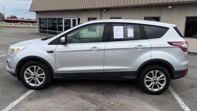 Used 2017 Ford Escape SE AWD/4WD image 3