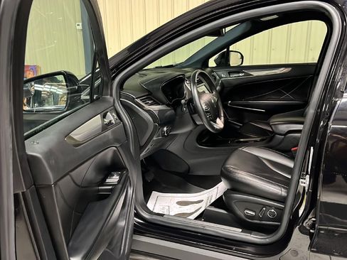 Used 2019 Lincoln MKC Premiere image 11