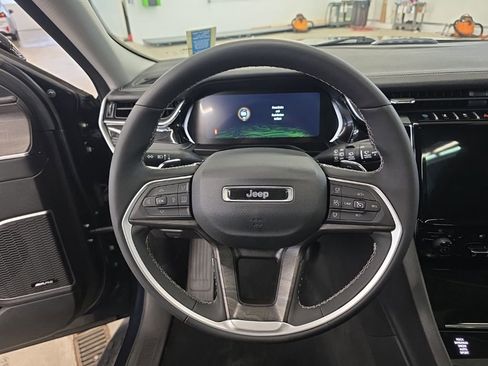 Used 2023 Jeep Grand Cherokee 30th Anniversary image 20