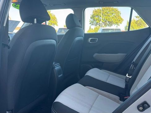 Used 2023 Hyundai Venue SEL image 27