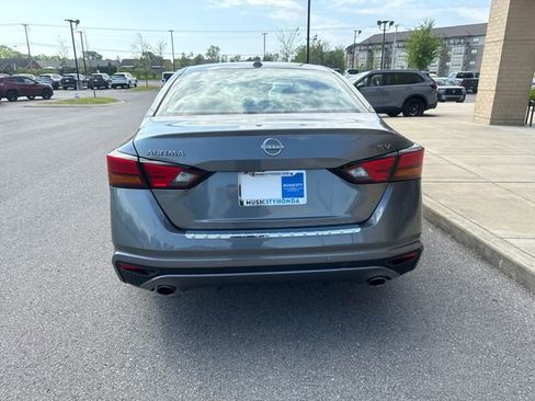 Used 2023 Nissan Altima 2.5 SV w/ SV Premium Package image 3