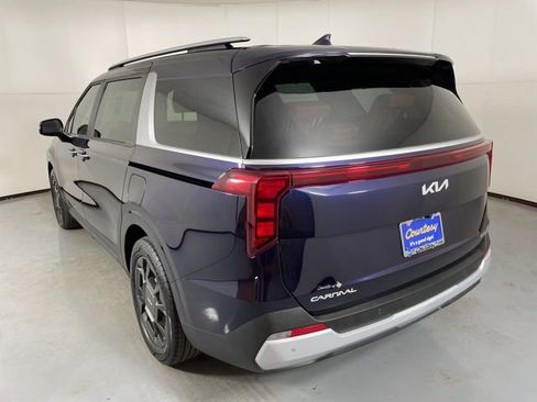 New 2026 Kia Carnival EX FWD image 5