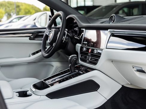 Certified 2026 Porsche Macan S AWD/4WD image 48