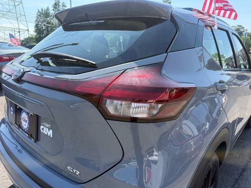 Used 2022 Nissan Kicks SR w/ Premium Package FWD image 17