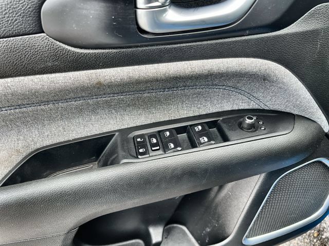Used 2024 Jeep Compass Latitude AWD/4WD image 16