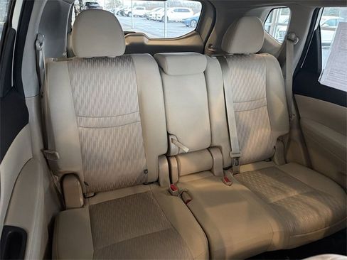 Used 2020 Nissan Rogue SV w/ Premium Package image 16