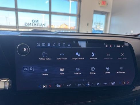 Used 2024 Chevrolet Traverse Z71 image 24