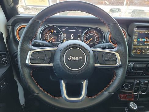 Used 2023 Jeep Gladiator Mojave AWD/4WD image 19